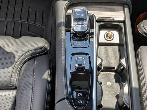 Used 2024 Volvo XC90 T8 Ultimate AWD/4WD image 16