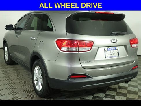 Used 2018 Kia Sorento AWD image 5