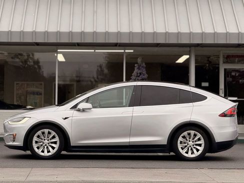 Used 2017 Tesla Model X 100D image 6