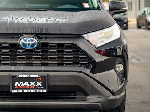 Used 2020 Toyota RAV4 XLE image 5