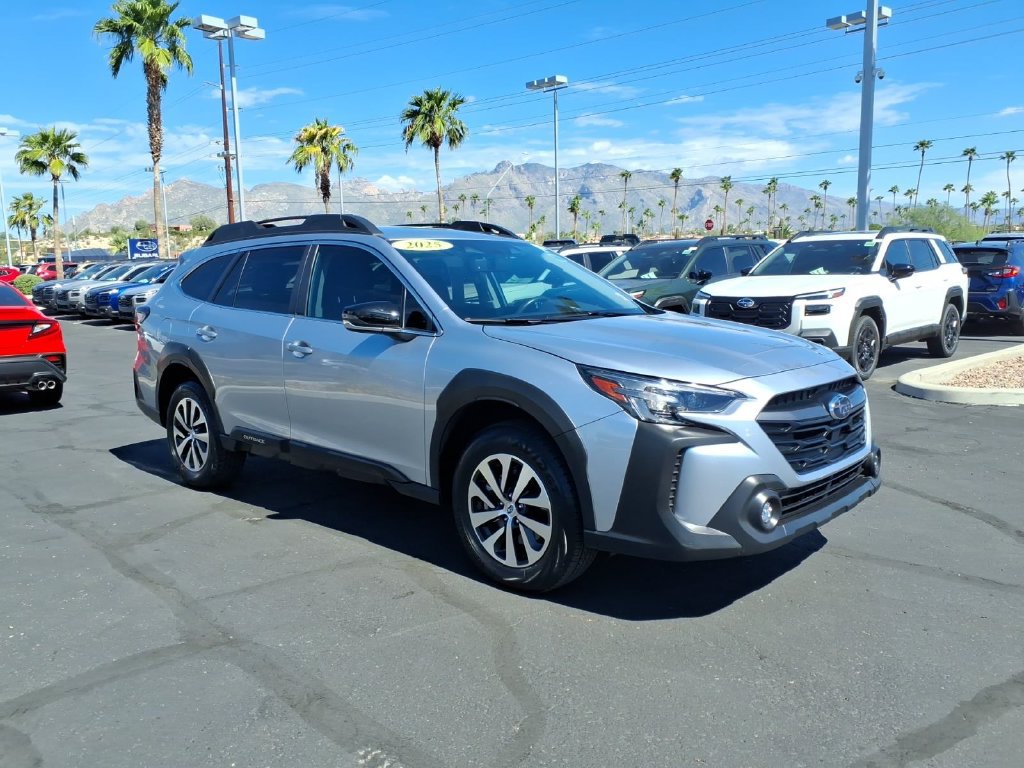 Used 2025 Subaru Outback Premium AWD/4WD image 1