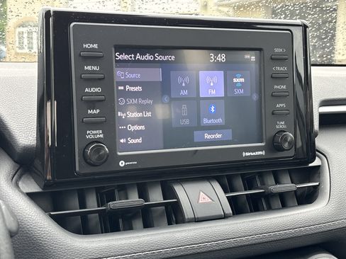 Used 2021 Toyota RAV4 LE AWD/4WD image 21
