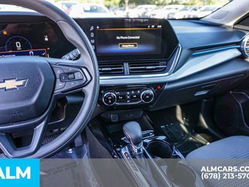Used 2025 Chevrolet Trax LT FWD image 31