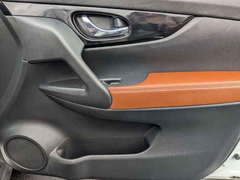 Used 2017 Nissan Rogue SL w/ SL Premium Package image 38