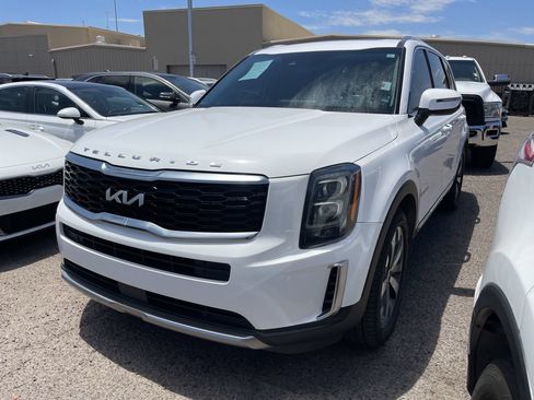 Used 2022 Kia Telluride EX w/ EX Premium Package FWD image 3