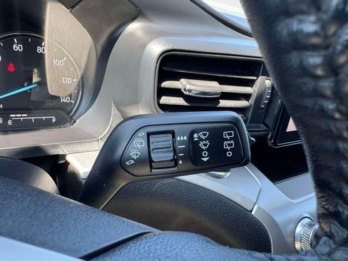 Used 2022 Ford Explorer XLT AWD/4WD image 32