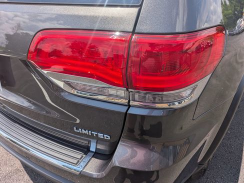 Used 2018 Jeep Grand Cherokee Limited AWD/4WD image 13