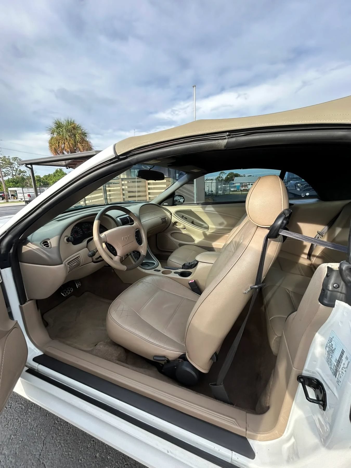 Used 2004 Ford Mustang Convertible RWD image 25
