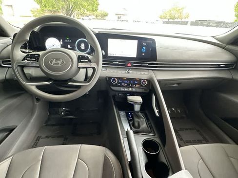 Used 2024 Hyundai Elantra SEL FWD image 14