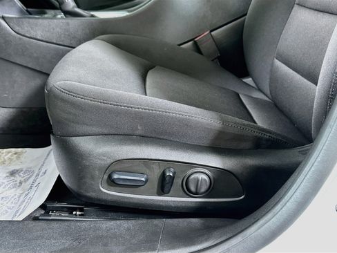 Used 2023 Chevrolet Malibu LT FWD image 18