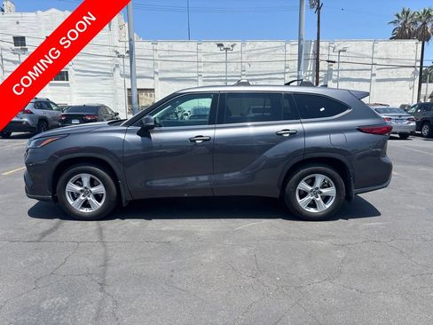 Used 2021 Toyota Highlander L FWD image 8
