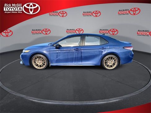 Used 2023 Toyota Camry SE image 5