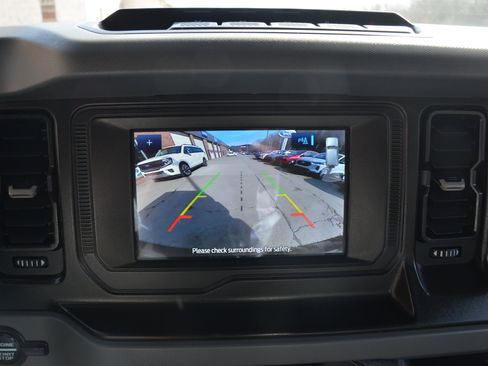 Used 2022 Ford Bronco Big Bend w/ Sasquatch Package image 12