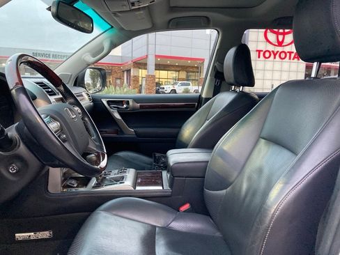 Used 2018 Lexus GX 460 Luxury w/ Preferred Accessory Package image 10