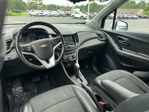 Used 2024 Chevrolet Trax LT w/ LT Convenience Package FWD image 7