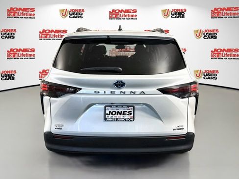 Certified 2024 Toyota Sienna XLE w/ XLE Plus Package AWD/4WD image 17