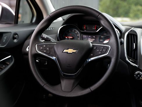 Used 2018 Chevrolet Cruze LT w/ Convenience Package FWD image 29
