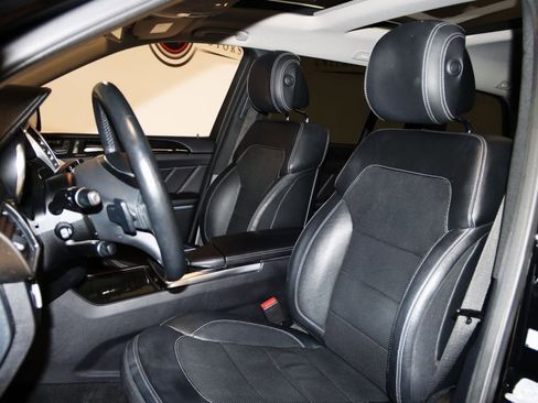 Used 2015 Mercedes-Benz GL 550 4MATIC image 41