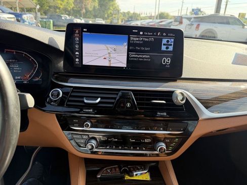 Used 2021 BMW 530i xDrive w/ M Sport Package AWD/4WD image 15