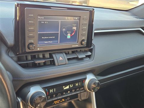 Used 2022 Toyota RAV4 SE image 5