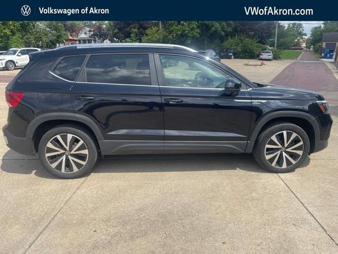 Used 2023 Volkswagen Taos SE w/ Panoramic Sunroof Package AWD/4WD image 1