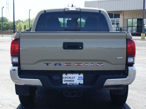 Used 2019 Toyota Tacoma SR5 RWD image 3