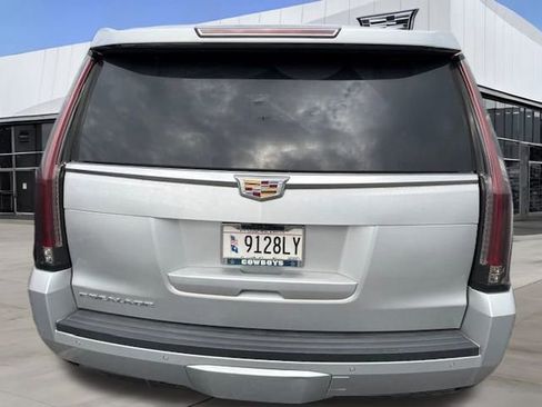 Used 2020 Cadillac Escalade Luxury image 8