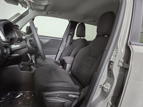 Used 2021 Jeep Renegade Latitude FWD image 24