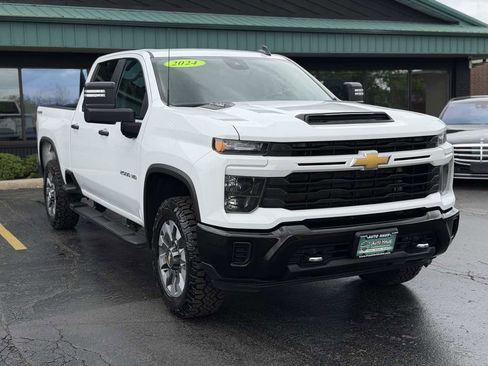 Used 2024 Chevrolet Silverado 2500 Custom w/ Custom Value Package AWD/4WD image 6