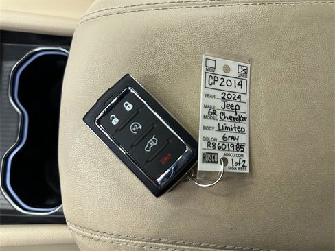 Used 2024 Jeep Grand Cherokee Limited w/ Black Appearance Package image 38