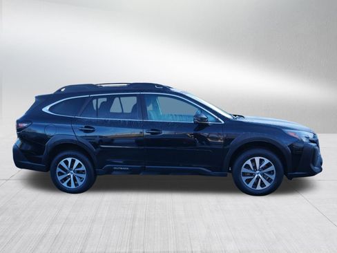 Used 2023 Subaru Outback Premium image 8