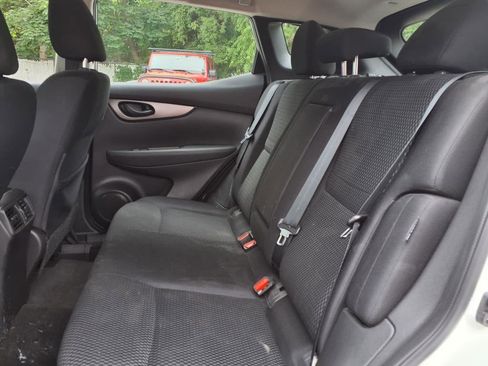 Used 2021 Nissan Rogue Sport S image 21