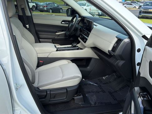 New 2026 Nissan Pathfinder SL FWD image 13
