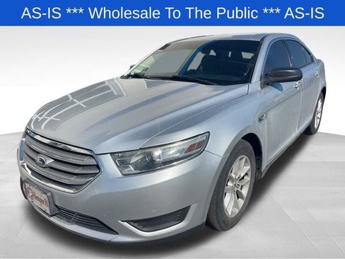 Used 2015 Ford Taurus SE image 3