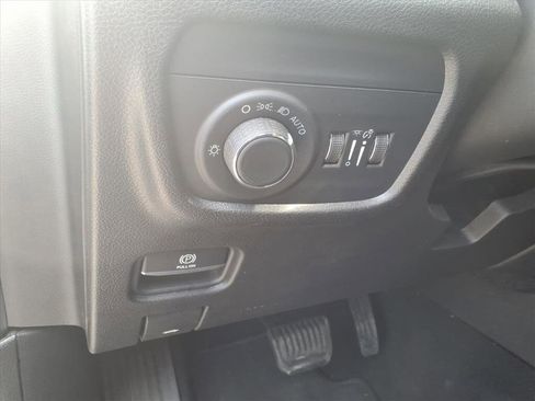 Used 2023 Jeep Grand Cherokee L Laredo image 19