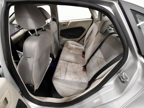 Used 2013 Ford Fiesta SE image 15