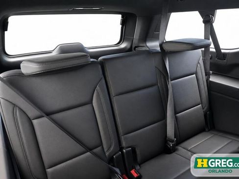 Used 2025 Chevrolet Suburban Z71 AWD/4WD image 16