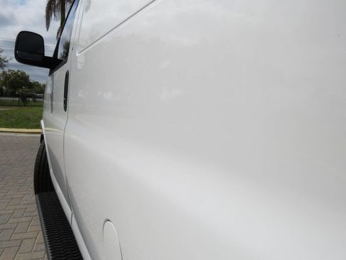 Used 2016 Chevrolet Express 3500 image 20