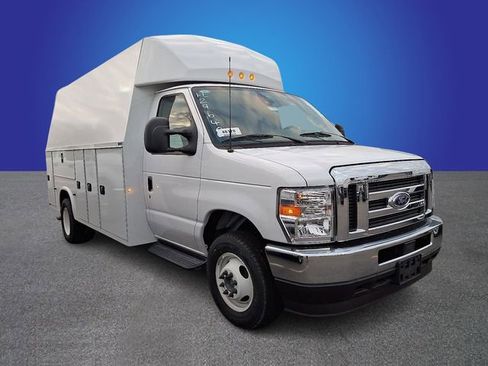 New 2025 Ford E-450 and Econoline 450 Super Duty w/ Driver's Safety Package image 2