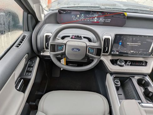 New 2025 Ford Expedition Max Active image 16