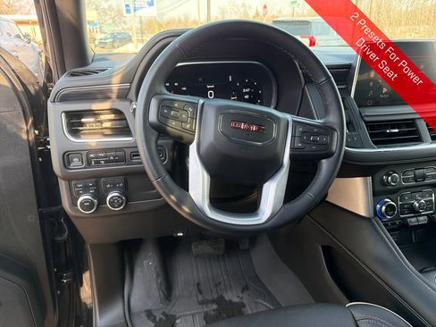Used 2023 GMC Yukon SLT w/ SLT Luxury Package image 16