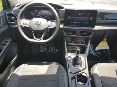 New 2026 Volkswagen Taos SE FWD image 12