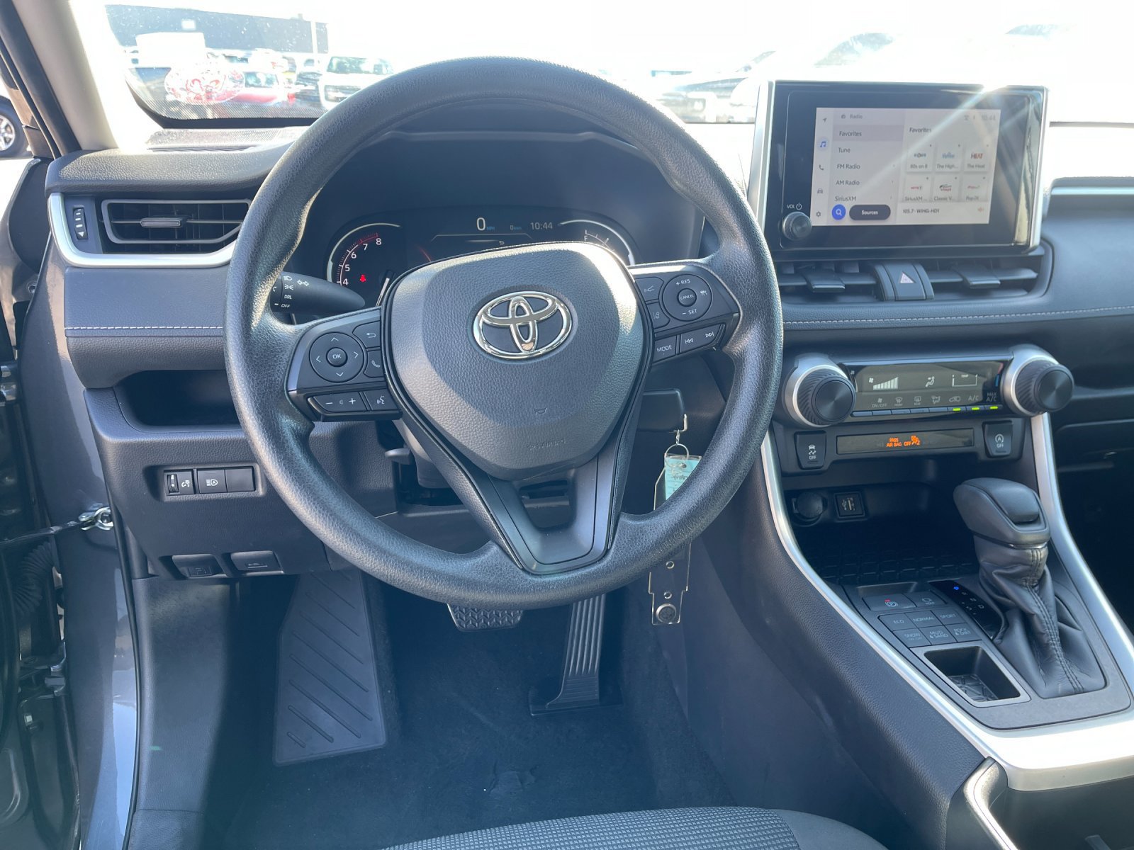Used 2025 Toyota RAV4 LE AWD/4WD image 17