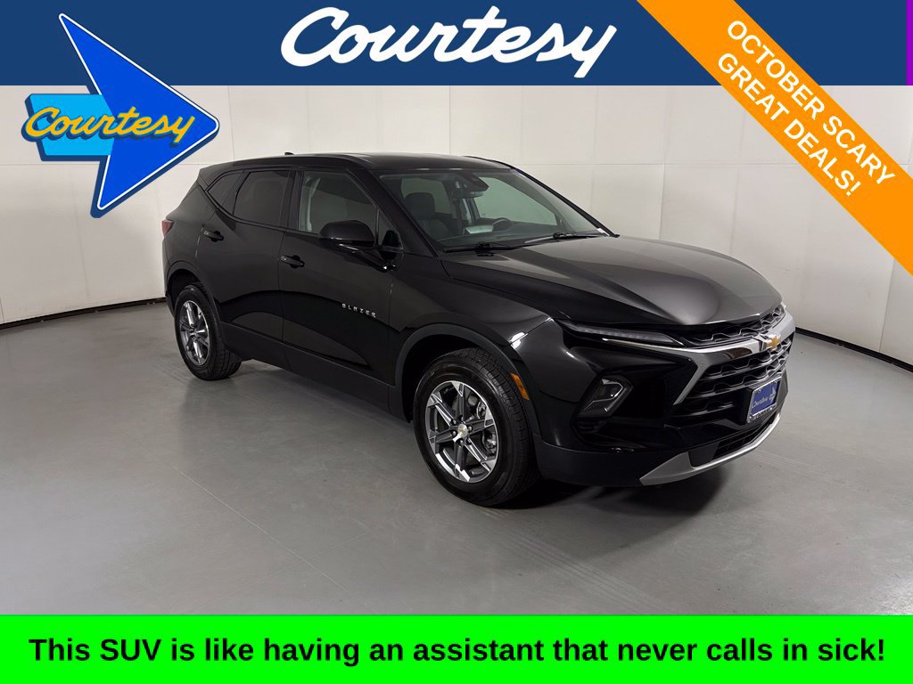 Used 2025 Chevrolet Blazer LT FWD image 1