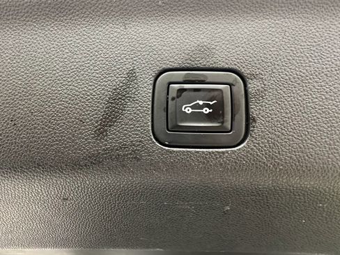 Used 2021 Chevrolet Tahoe Premier w/ Premium Package image 11