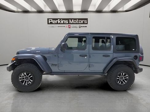 Used 2024 Jeep Wrangler Unlimited Sport AWD/4WD image 2