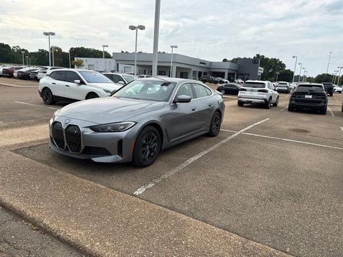 Used 2023 BMW i4 eDrive35 RWD image 1