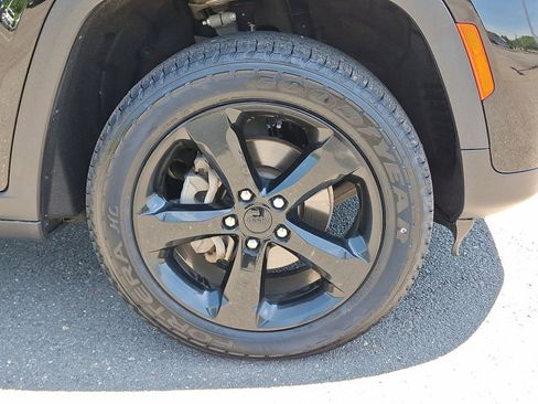Used 2022 Jeep Grand Cherokee Altitude AWD/4WD image 28