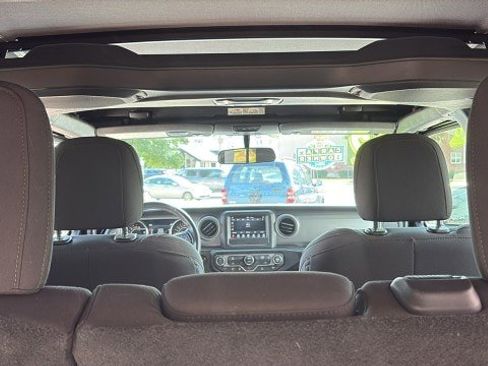 Used 2022 Jeep Wrangler Unlimited Sport image 25