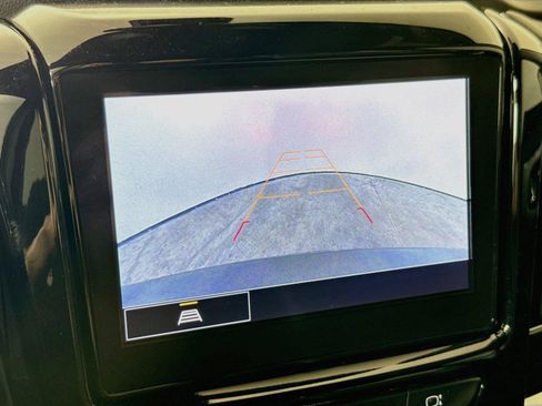 Used 2023 Chevrolet Traverse LT FWD image 10